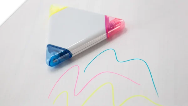 marcadores fluorescentes triangulares personalizados